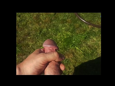 ❤️ Vruća zgodnica jebe svoju ružičastu macu i svršava špricom u ljetnom vrtu Jebeni video na hr.porn-impact.ru ❌️❤