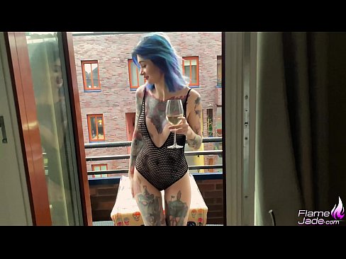 ❤️ Sjajna djevojka siše s gutljajem i strastveno jebe pod otvorenim nebom Jebeni video na hr.porn-impact.ru ❌️❤